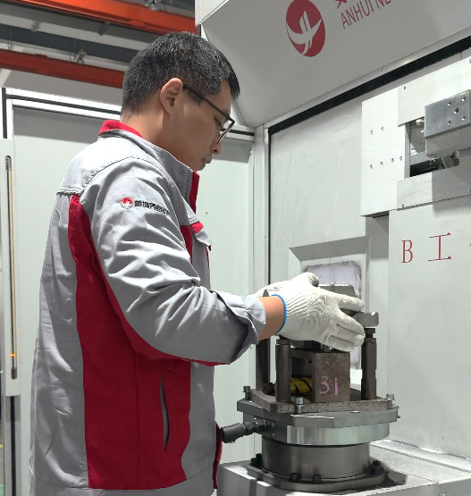 Сотрудничество человека и робота: наиболее практичный путь для автоматизированной шлифовки сегодня.